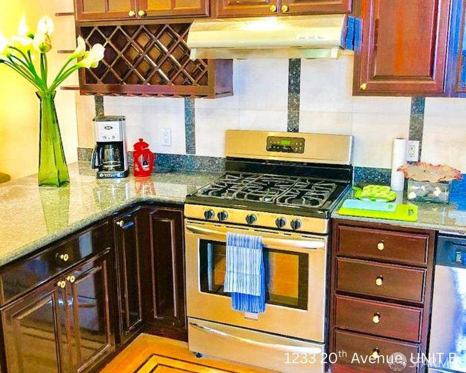 Detail Gallery Image 25 of 30 For 1233 20th Ave, San Francisco,  CA 94122 - 4 Beds | 4 Baths