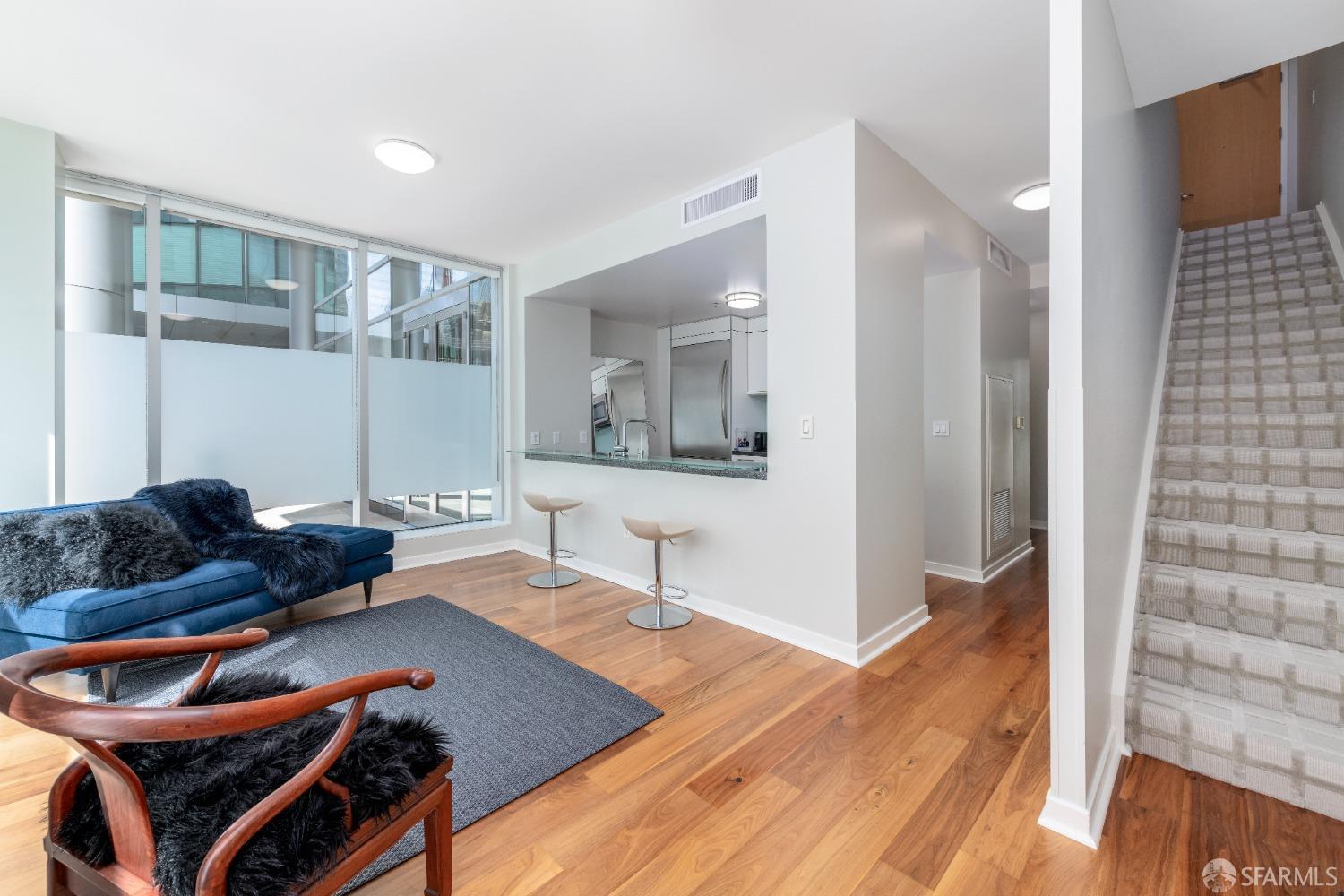 Photo #2: 425020968 Listing 