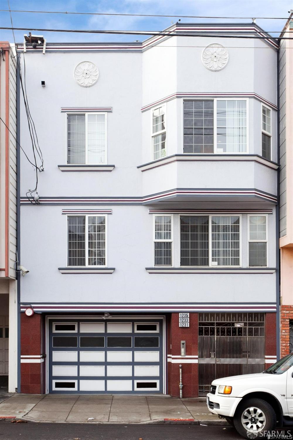 Browse active condo listings in CENTRAL SUNSET