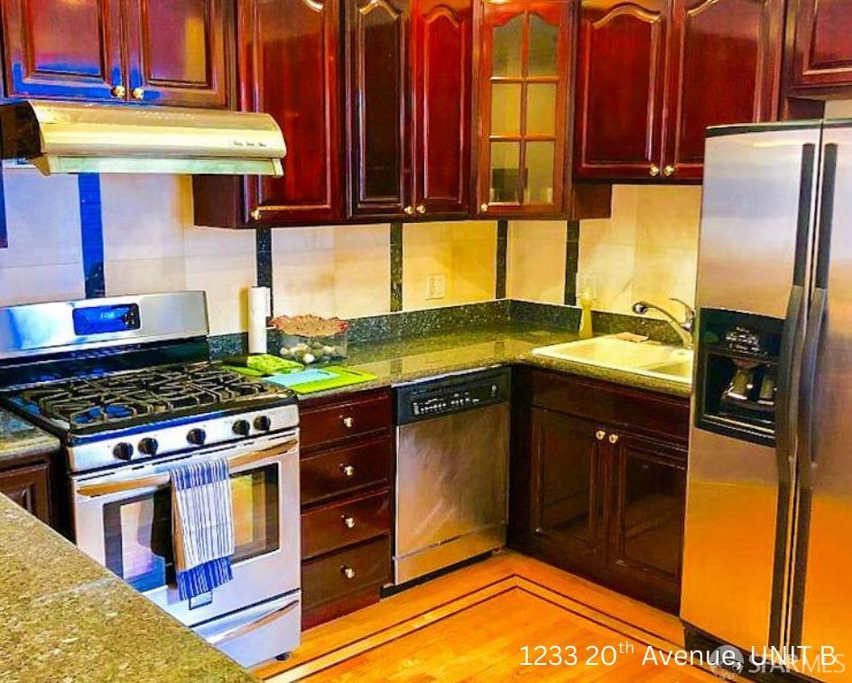 Detail Gallery Image 26 of 30 For 1233 20th Ave, San Francisco,  CA 94122 - 4 Beds | 4 Baths