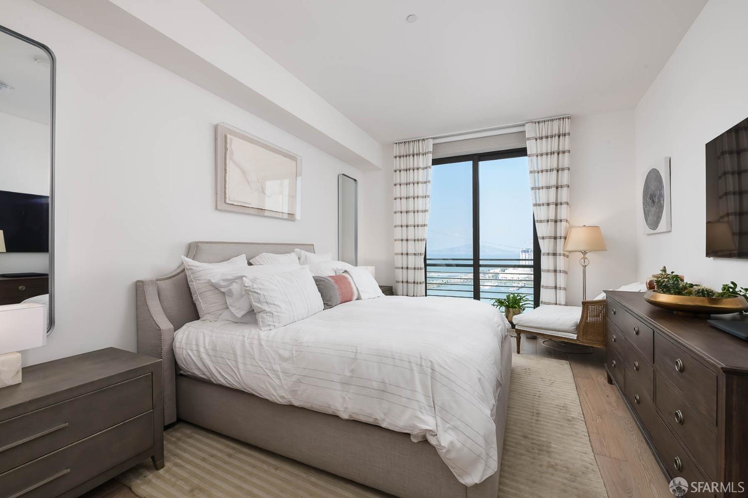 Detail Gallery Image 13 of 41 For 1 Bristol Ct #304,  San Francisco,  CA 94130 - 2 Beds | 2/1 Baths