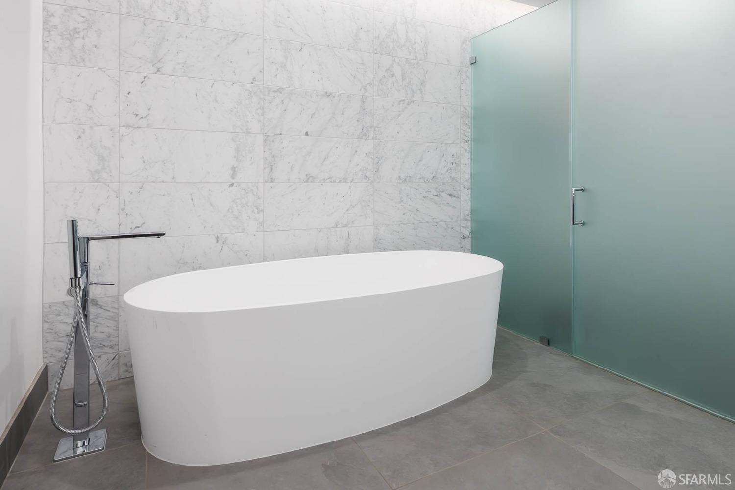 Detail Gallery Image 18 of 41 For 1 Bristol Ct #304,  San Francisco,  CA 94130 - 2 Beds | 2/1 Baths