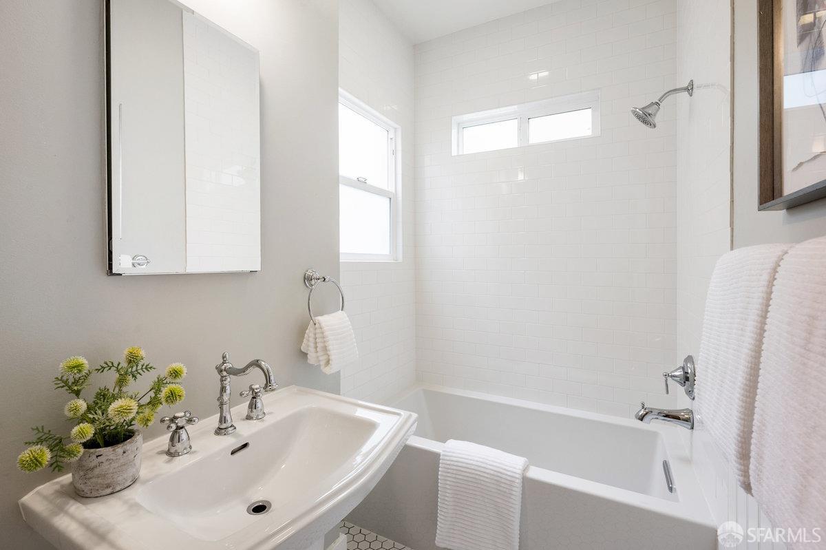 Photo #13: 425029561 Listing: Photo #13