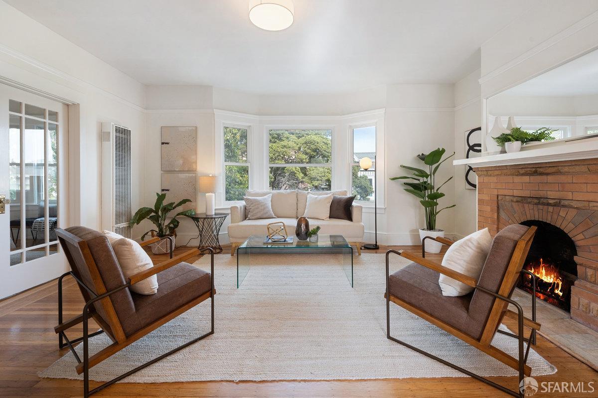 Photo #2: 425029561 Listing 