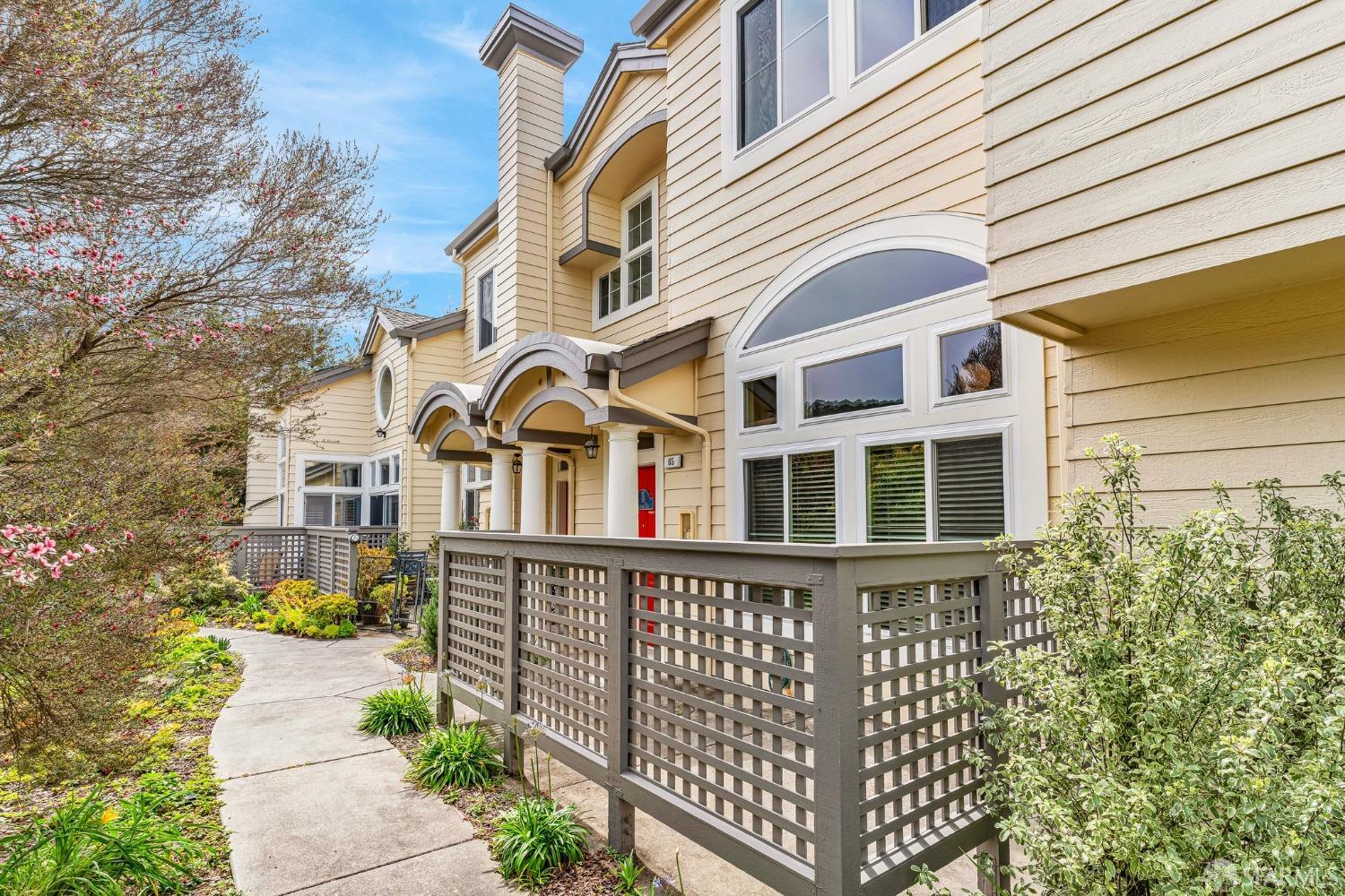Detail Gallery Image 5 of 39 For 65 Patrick Way, Half Moon Bay,  CA 94019 - 2 Beds | 2/1 Baths
