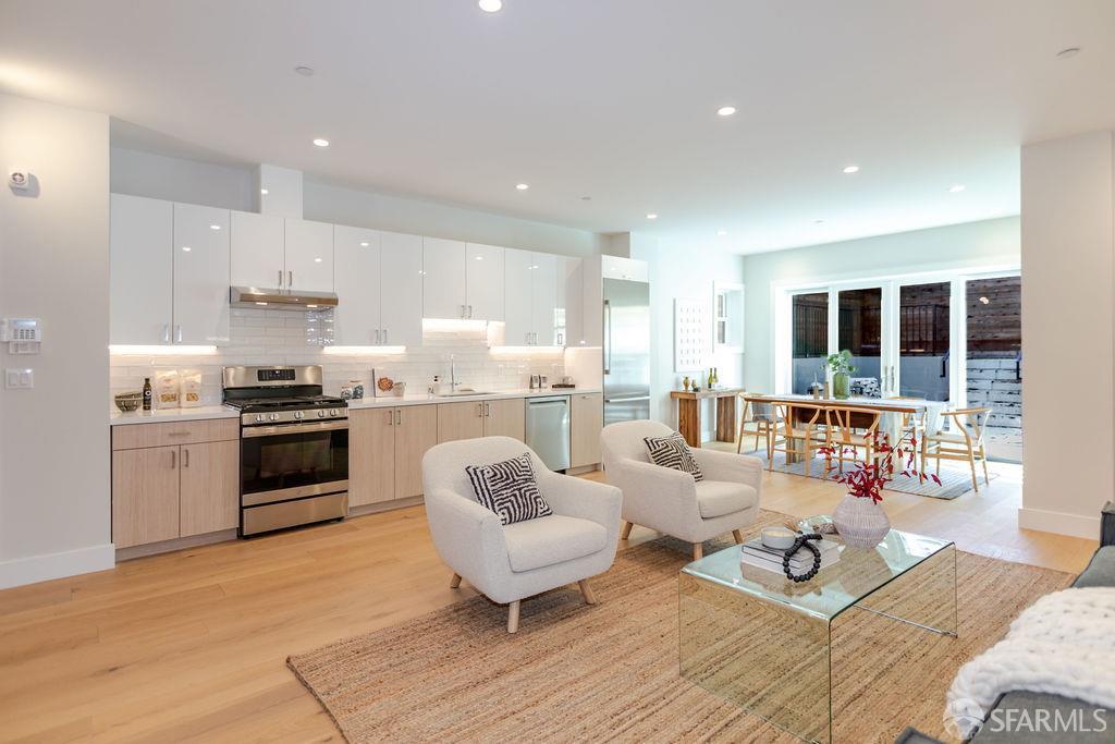 Photo #2: 425029953 Listing 