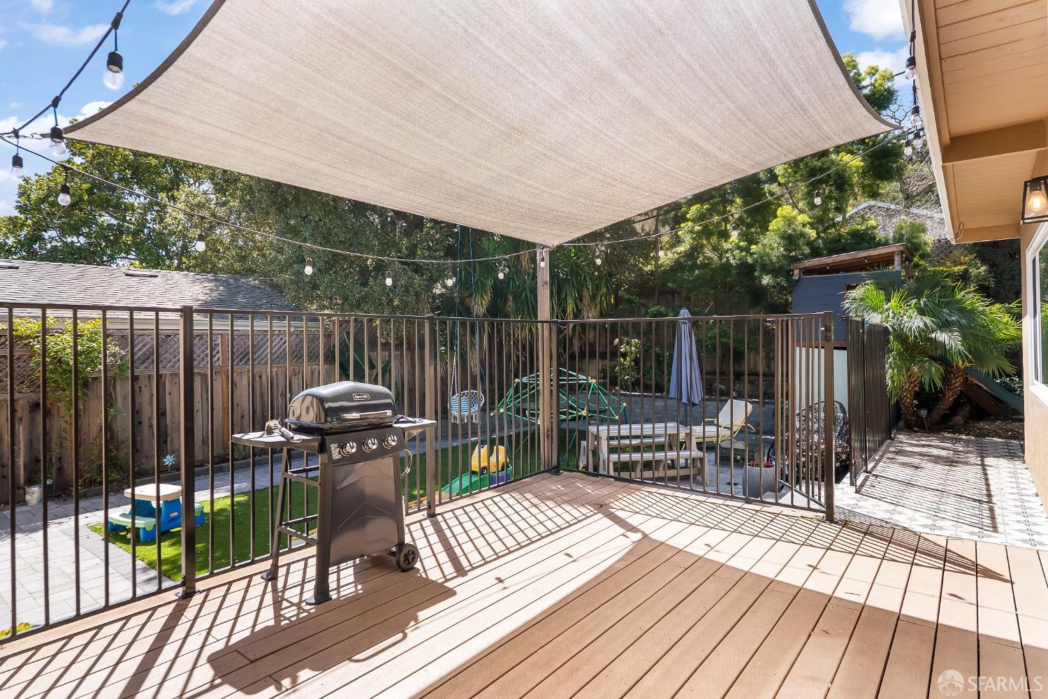 Detail Gallery Image 33 of 53 For 1114 Fernside St, Redwood City,  CA 94061 - 3 Beds | 2 Baths