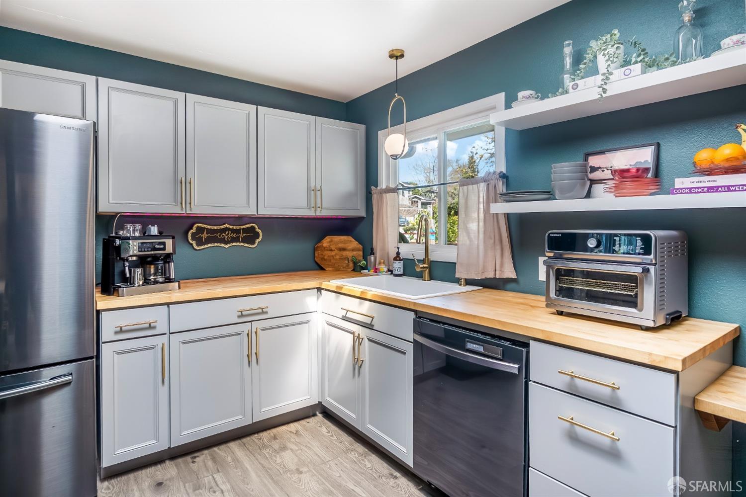 Detail Gallery Image 12 of 53 For 1114 Fernside St, Redwood City,  CA 94061 - 3 Beds | 2 Baths