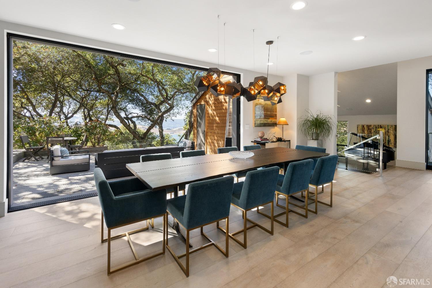 Detail Gallery Image 17 of 41 For 121 Tappan Ln, Orinda,  CA 94563 - 5 Beds | 5 Baths