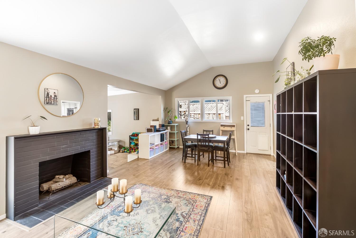 Detail Gallery Image 8 of 53 For 1114 Fernside St, Redwood City,  CA 94061 - 3 Beds | 2 Baths