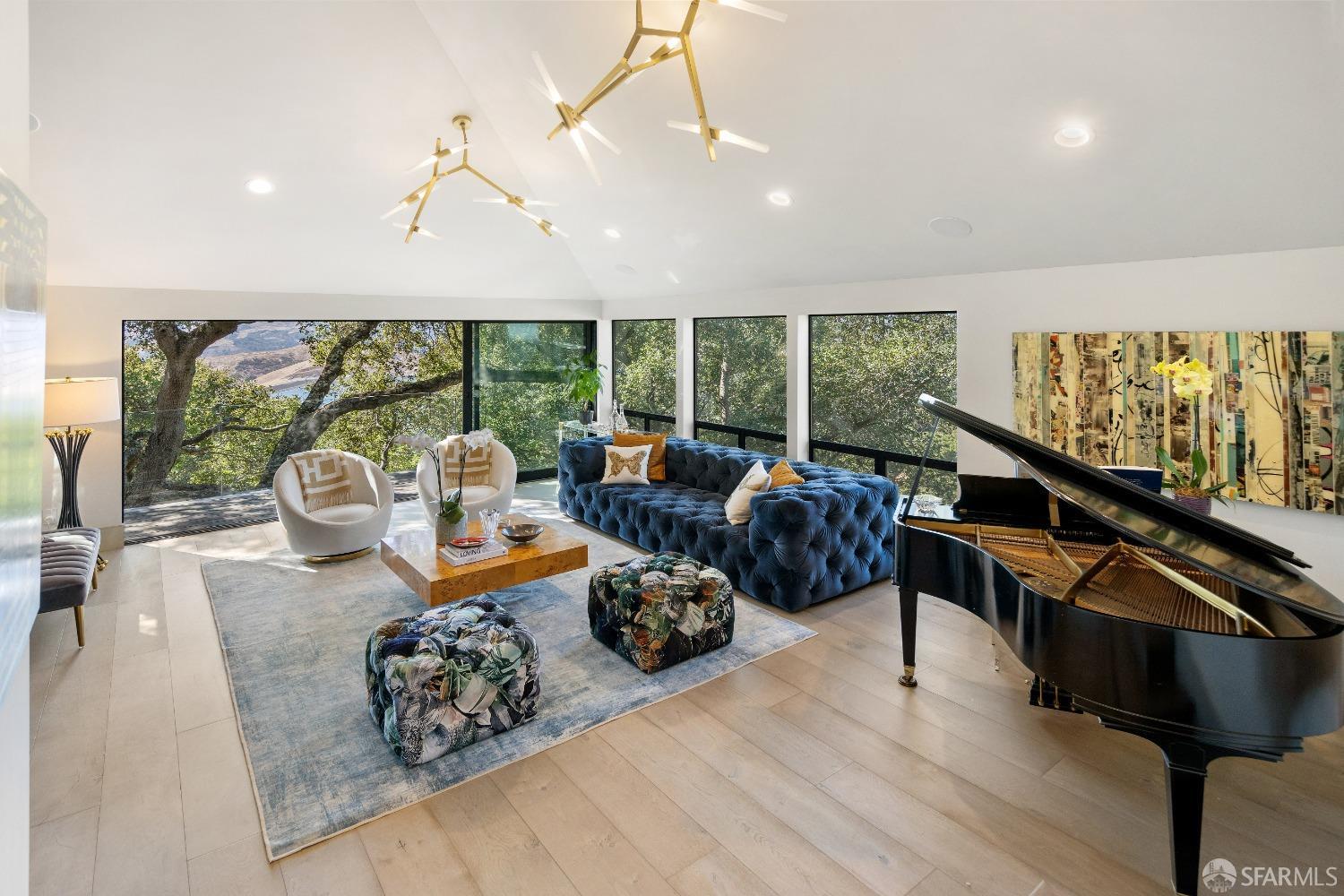 Detail Gallery Image 13 of 41 For 121 Tappan Ln, Orinda,  CA 94563 - 5 Beds | 5 Baths