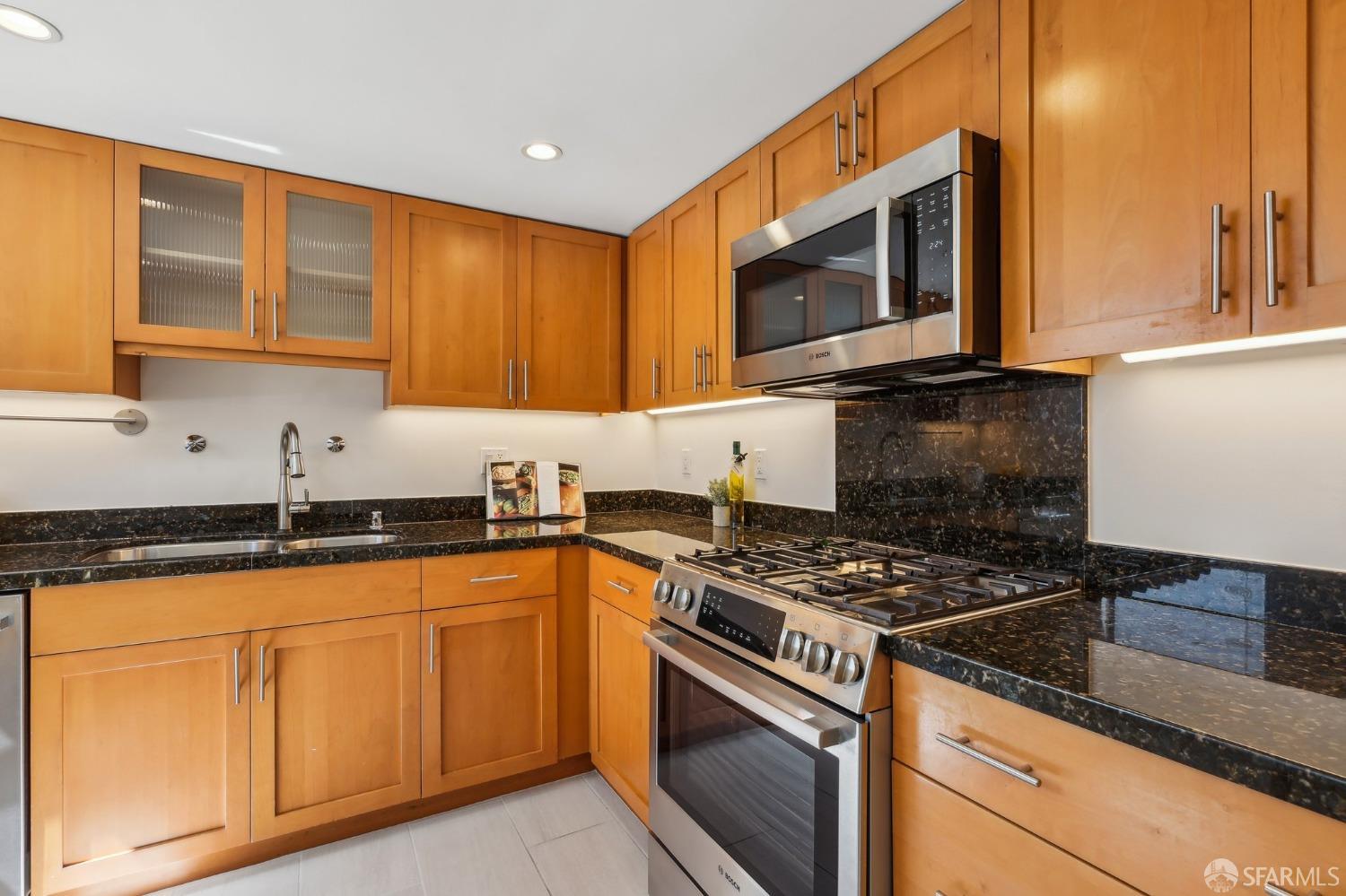 Photo #12: 425014916 Listing: Photo #12