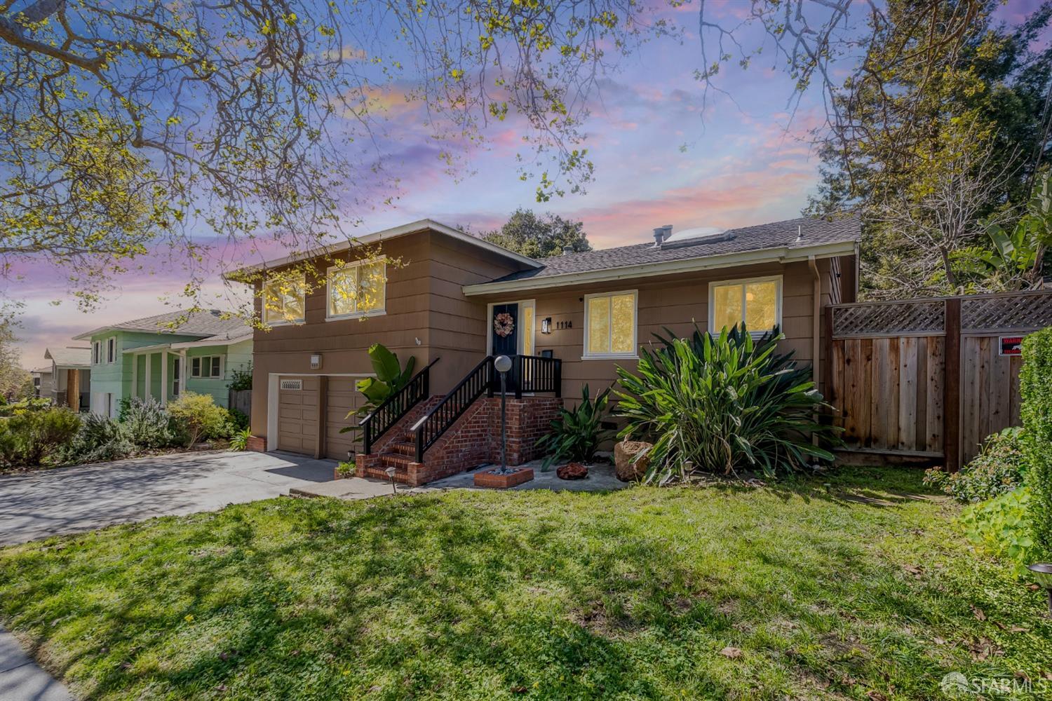 Detail Gallery Image 2 of 53 For 1114 Fernside St, Redwood City,  CA 94061 - 3 Beds | 2 Baths