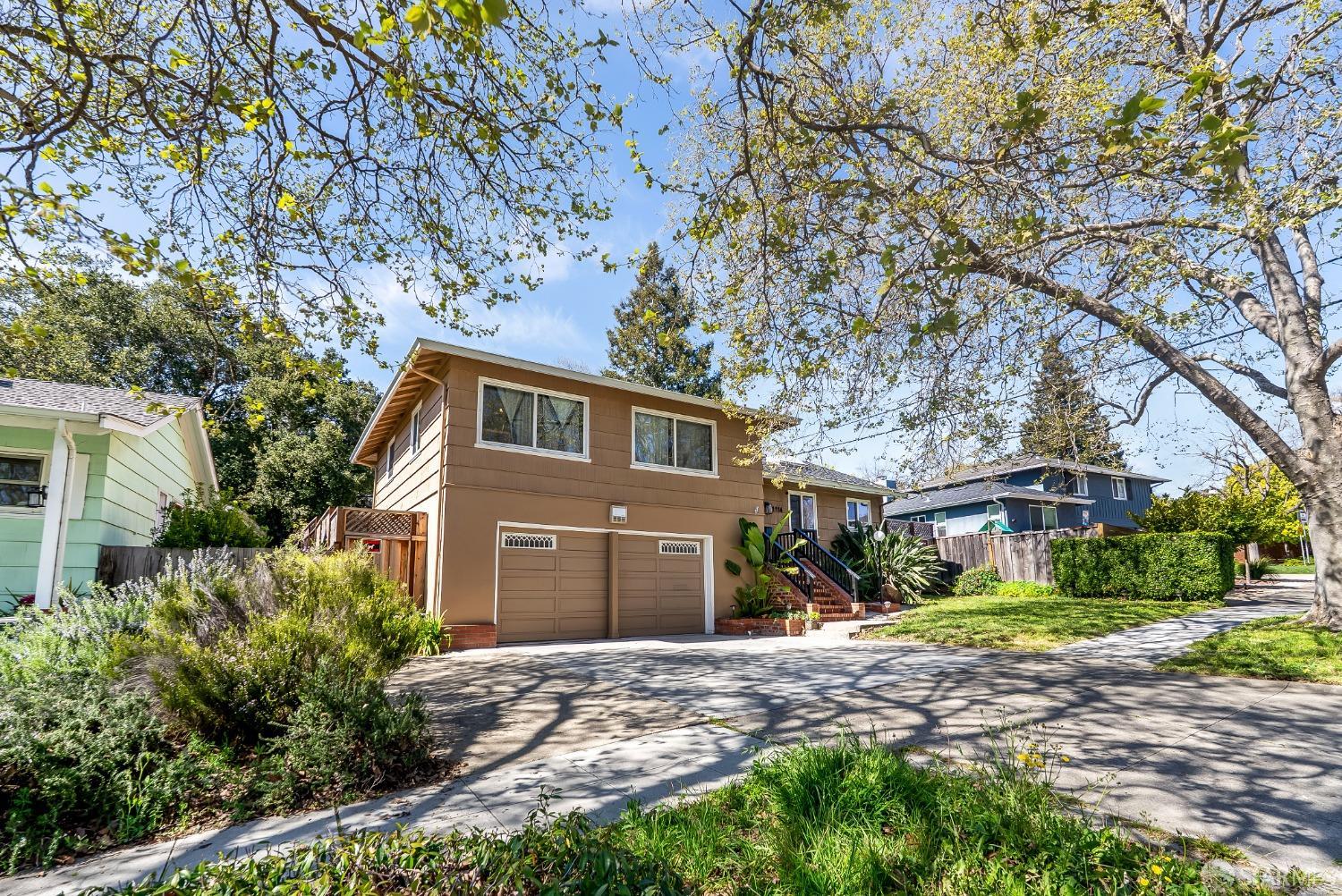 Detail Gallery Image 3 of 53 For 1114 Fernside St, Redwood City,  CA 94061 - 3 Beds | 2 Baths