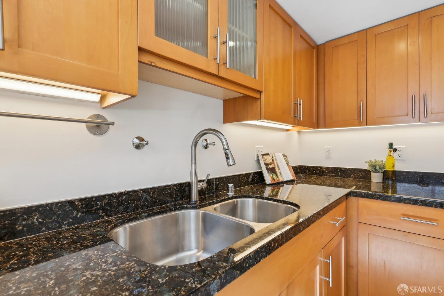 Photo #15: 425014916 Listing: Photo #15