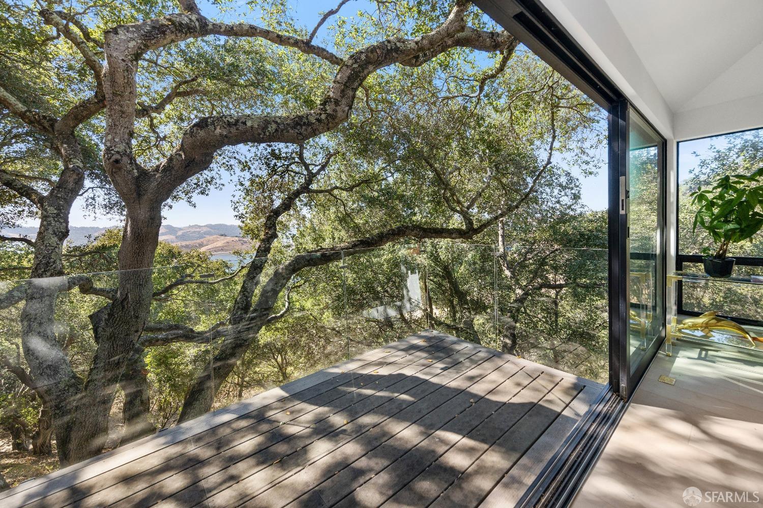 Detail Gallery Image 15 of 41 For 121 Tappan Ln, Orinda,  CA 94563 - 5 Beds | 5 Baths