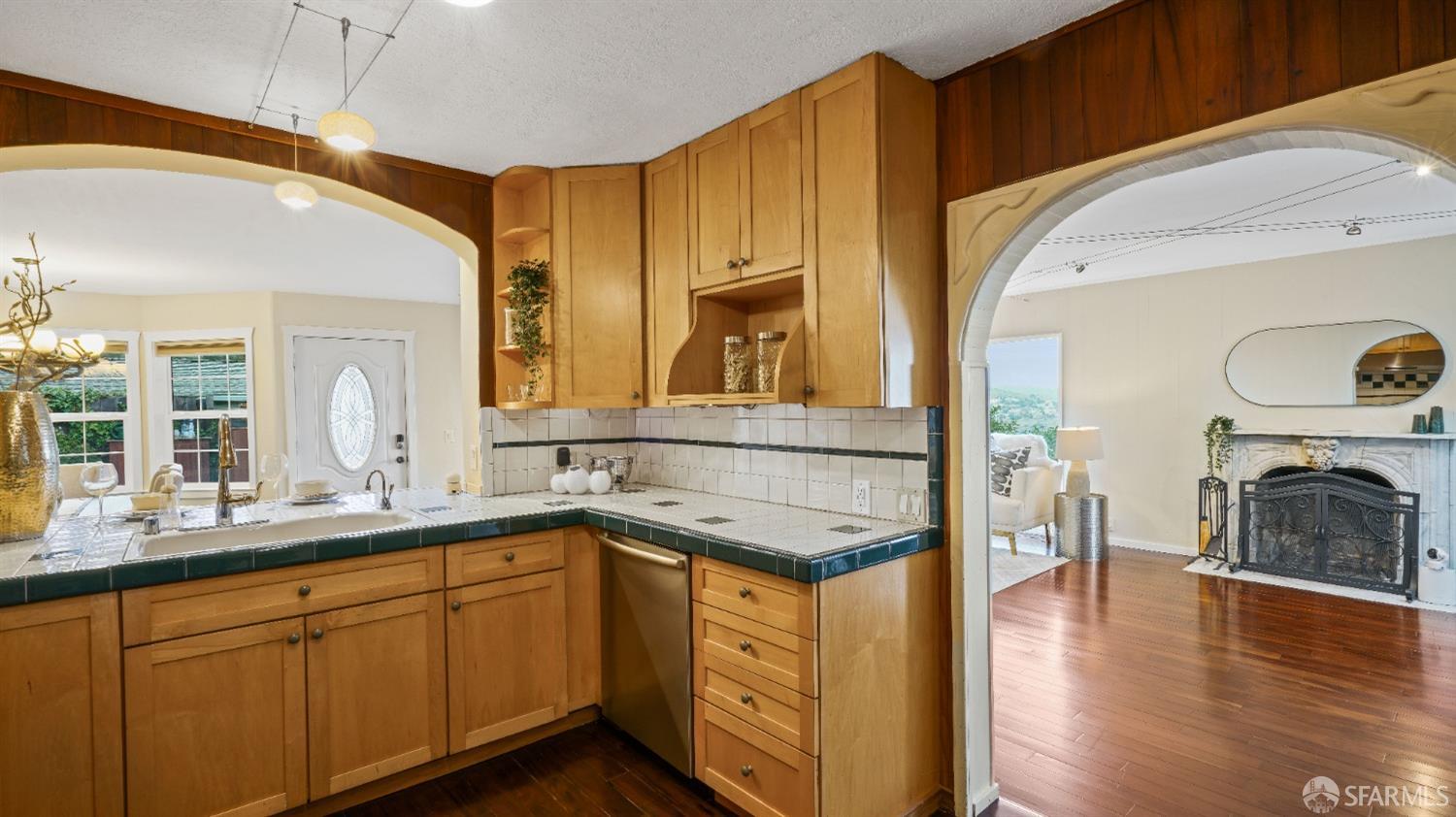 Detail Gallery Image 9 of 26 For 338 Kings Rd, Brisbane,  CA 94005 - 4 Beds | 3 Baths