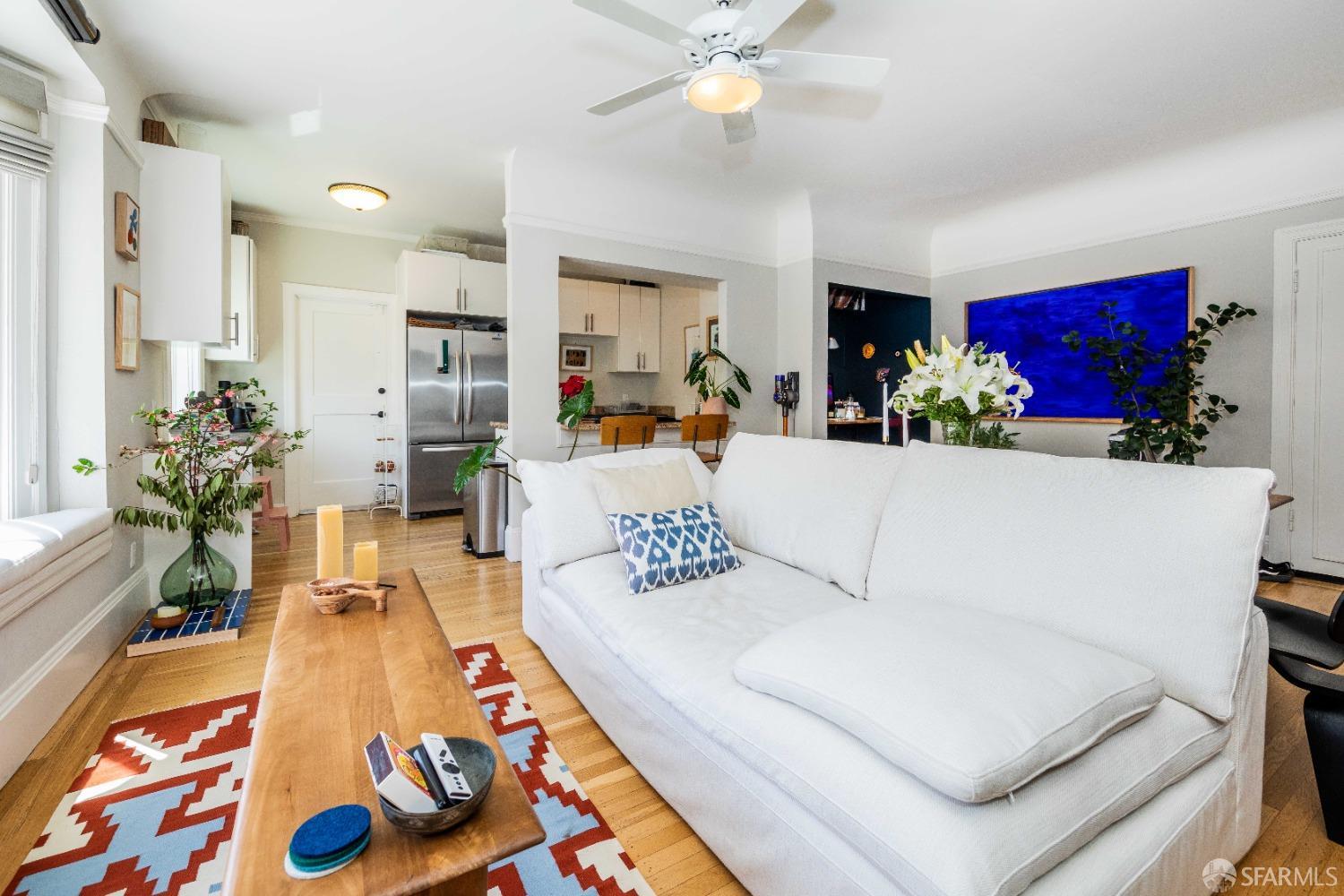 Detail Gallery Image 4 of 24 For 1490 Francisco St #3,  San Francisco,  CA 94123 - 2 Beds | 1/1 Baths