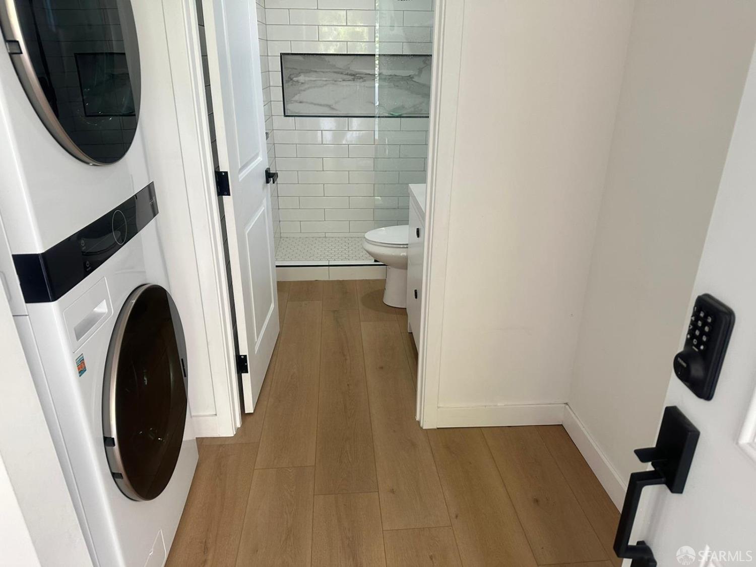 Detail Gallery Image 3 of 5 For 2524 25th Ave #D,  Oakland,  CA 94601 - 3 Beds | 1 Baths