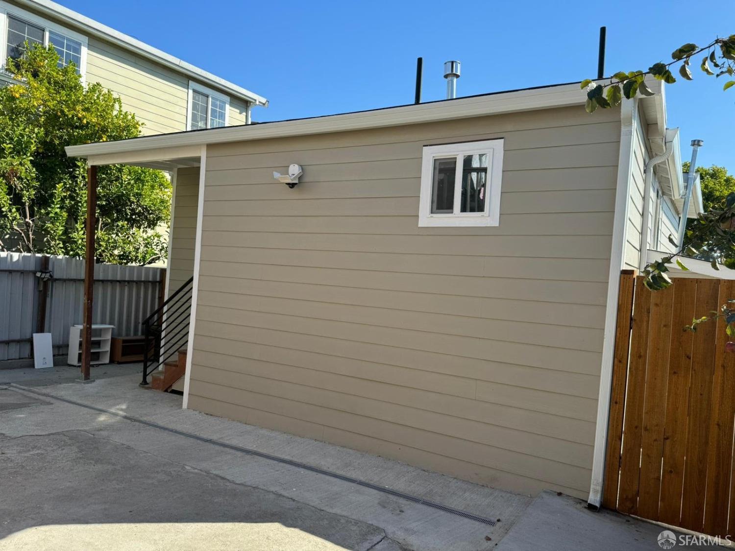 Detail Gallery Image 2 of 5 For 2524 25th Ave #D,  Oakland,  CA 94601 - 3 Beds | 1 Baths