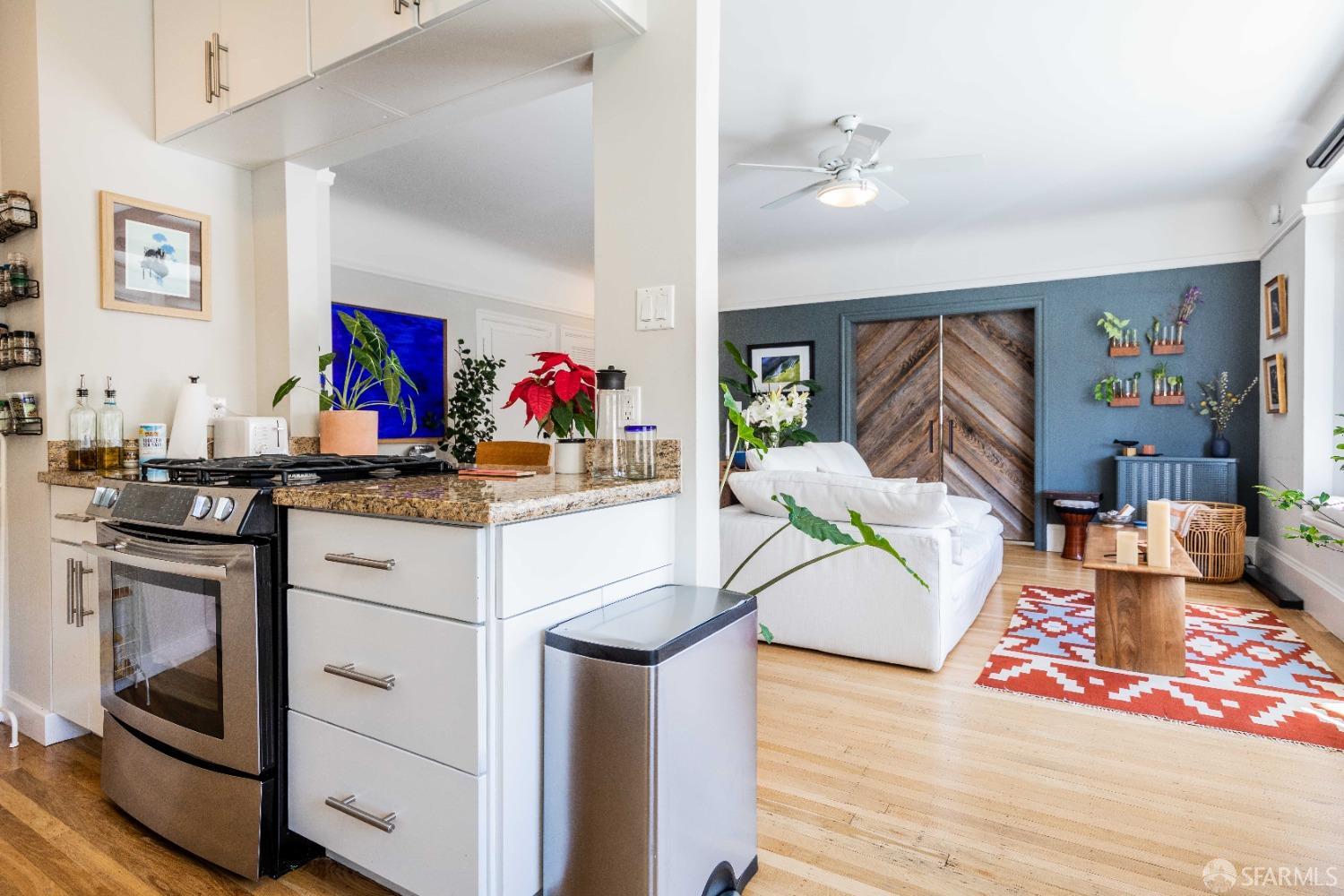 Detail Gallery Image 9 of 24 For 1490 Francisco St #3,  San Francisco,  CA 94123 - 2 Beds | 1/1 Baths