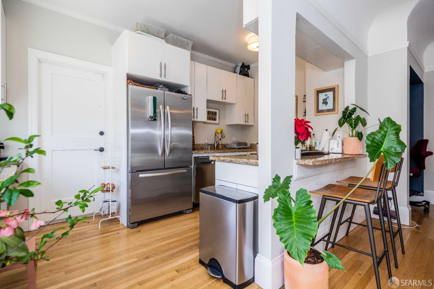 Detail Gallery Image 7 of 24 For 1490 Francisco St #3,  San Francisco,  CA 94123 - 2 Beds | 1/1 Baths