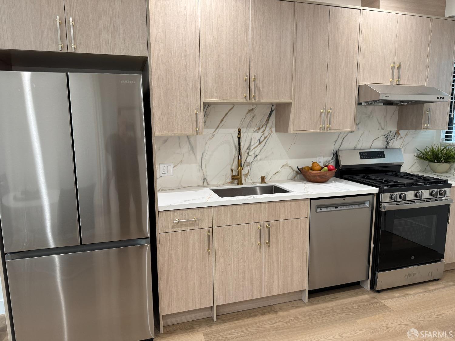 Photo #4: 425031022 Listing 