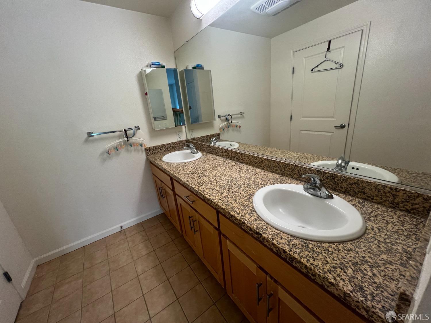 Detail Gallery Image 4 of 19 For 301 Crescent Ct #3214,  San Francisco,  CA 94134 - 2 Beds | 2 Baths