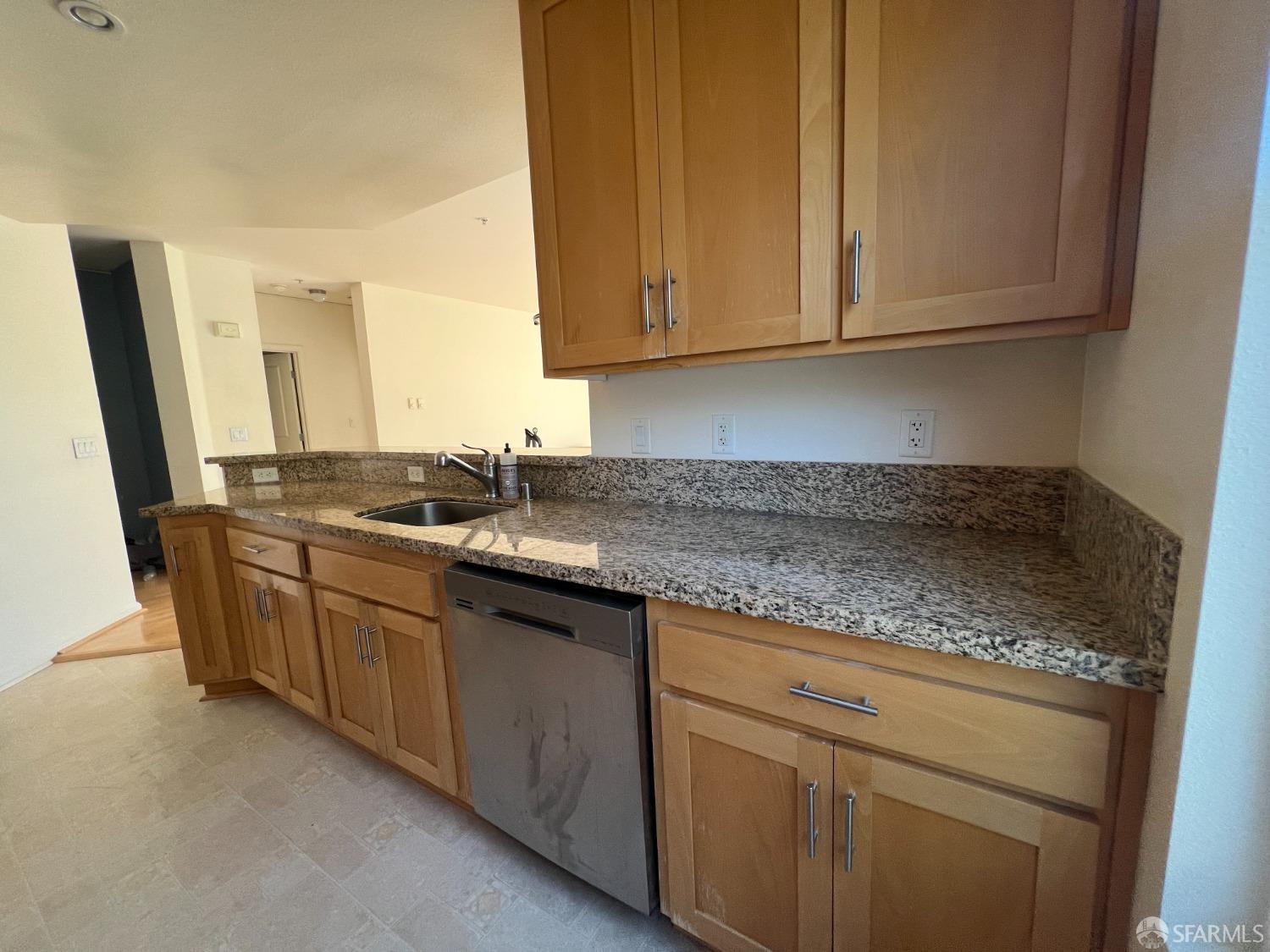 Detail Gallery Image 7 of 19 For 301 Crescent Ct #3214,  San Francisco,  CA 94134 - 2 Beds | 2 Baths