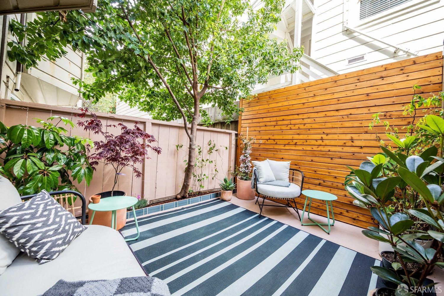 Detail Gallery Image 1 of 24 For 1490 Francisco St #3,  San Francisco,  CA 94123 - 2 Beds | 1/1 Baths