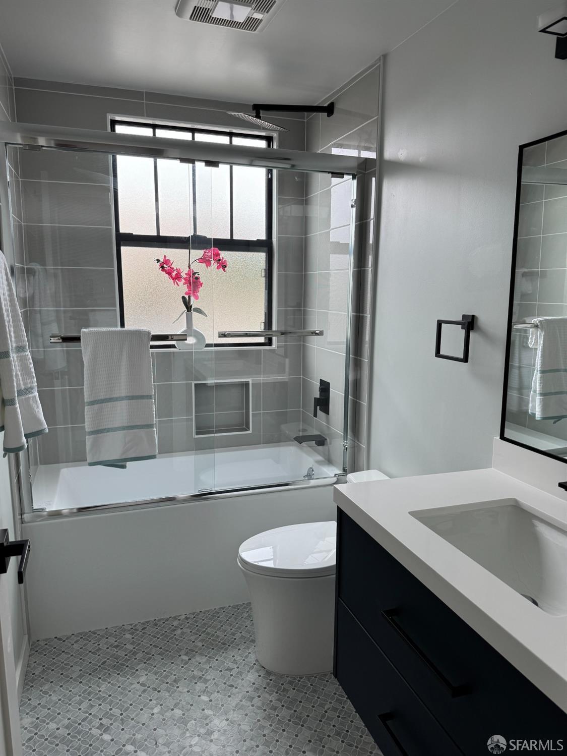 Photo #8: 425031022 Listing: Photo #8