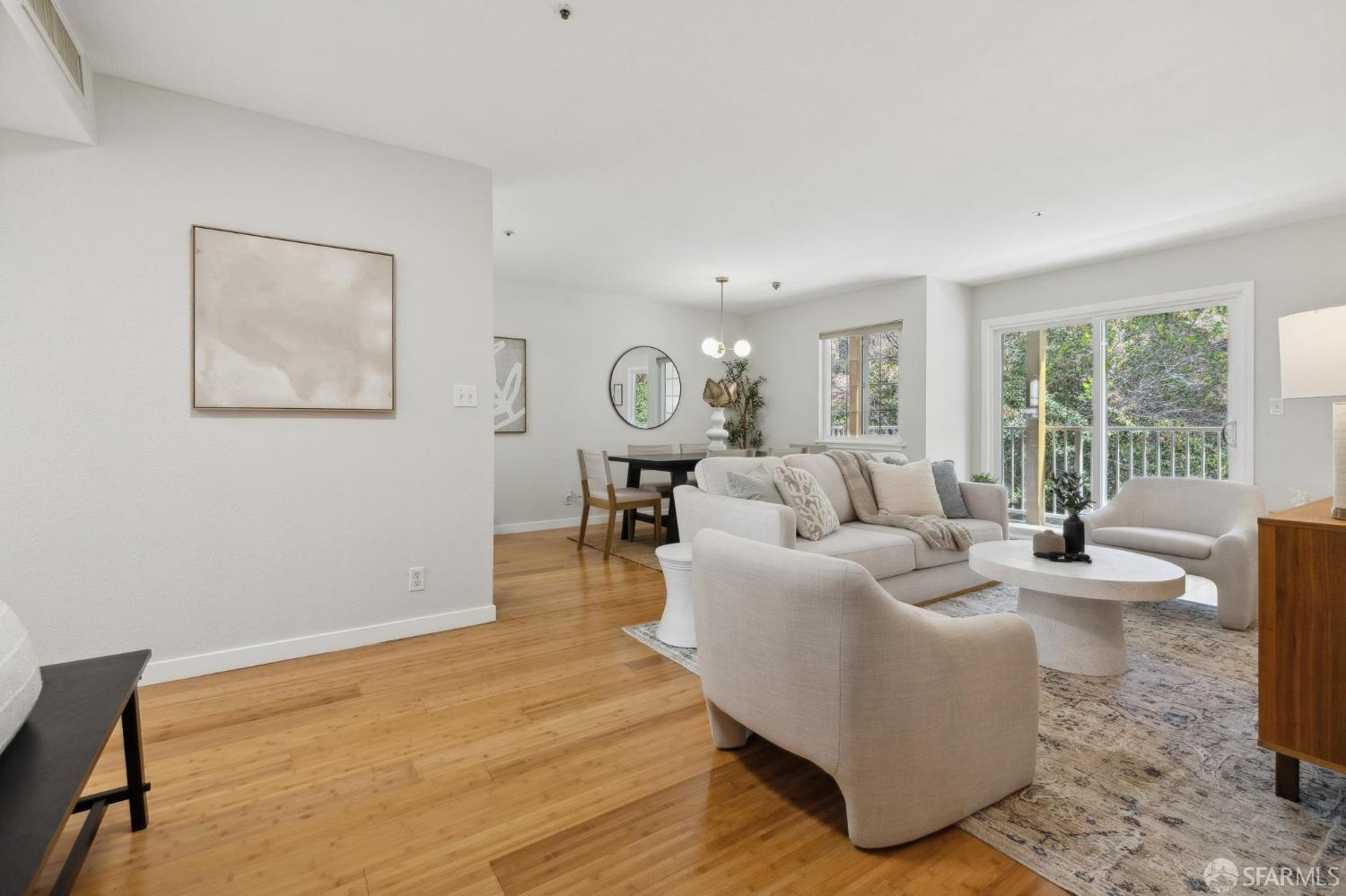 Photo #3: 425018323 Listing 