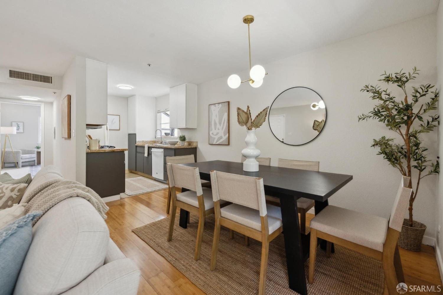 Photo #11: 425018323 Listing: Photo #11