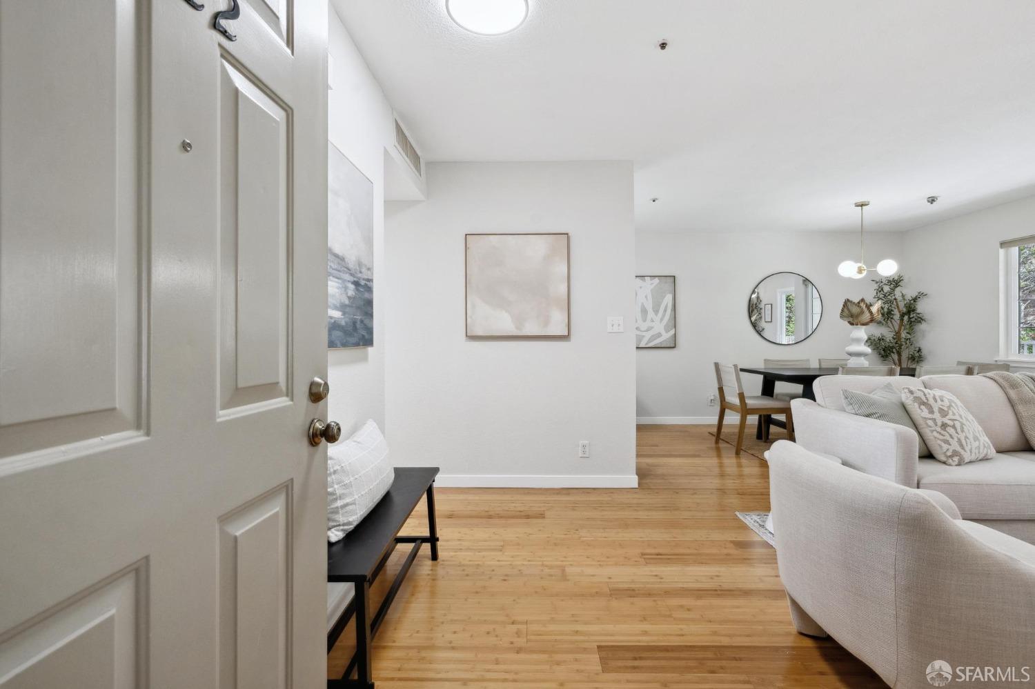 Photo #2: 425018323 Listing 