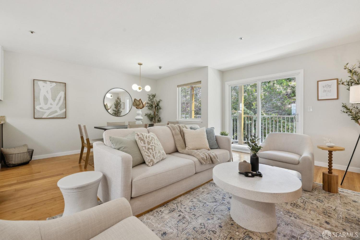 Photo #6: 425018323 Listing: Photo #6
