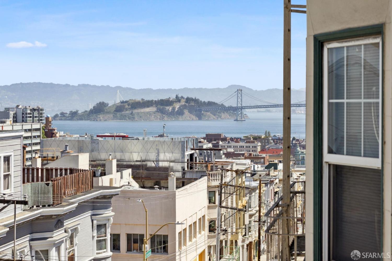MLS: 425032139 Condo For Sale