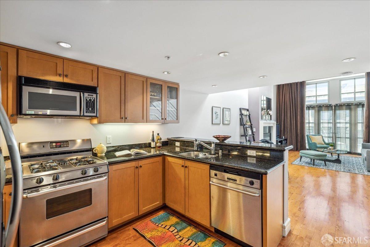 Photo #3: 425032289 Listing 
