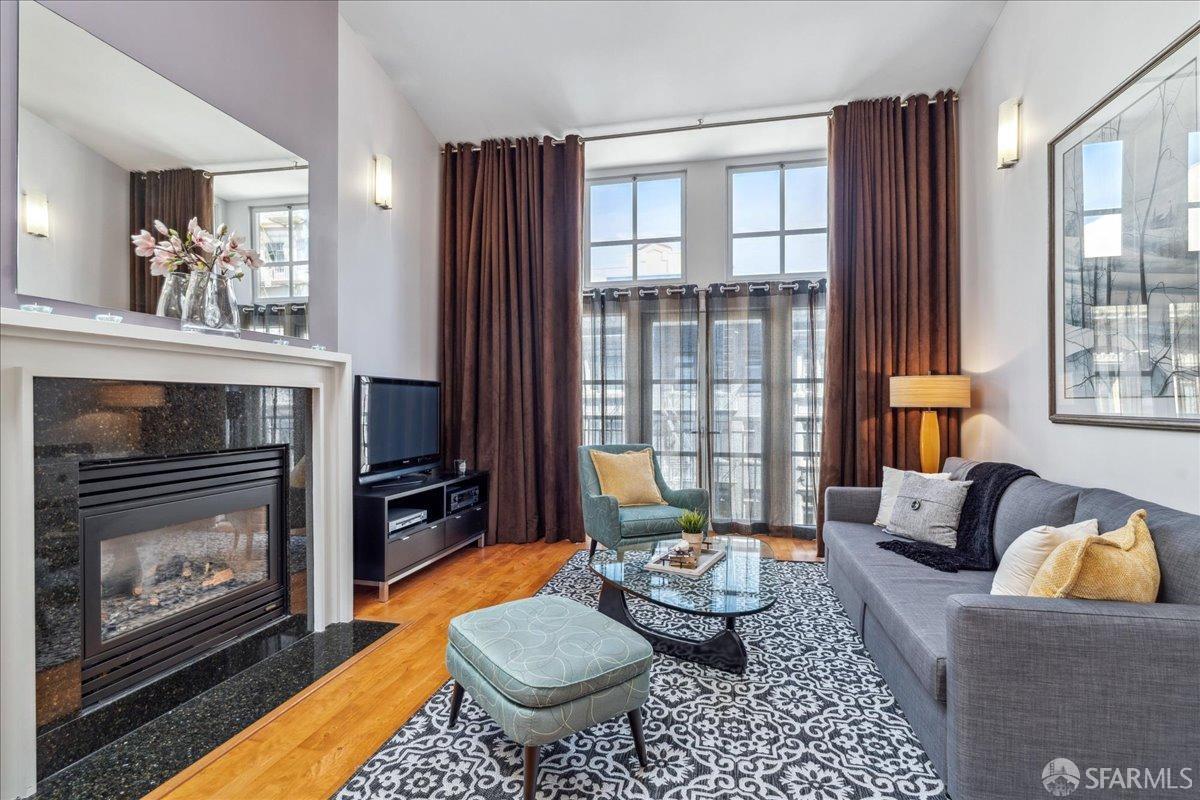 Photo #2: 425032289 Listing 