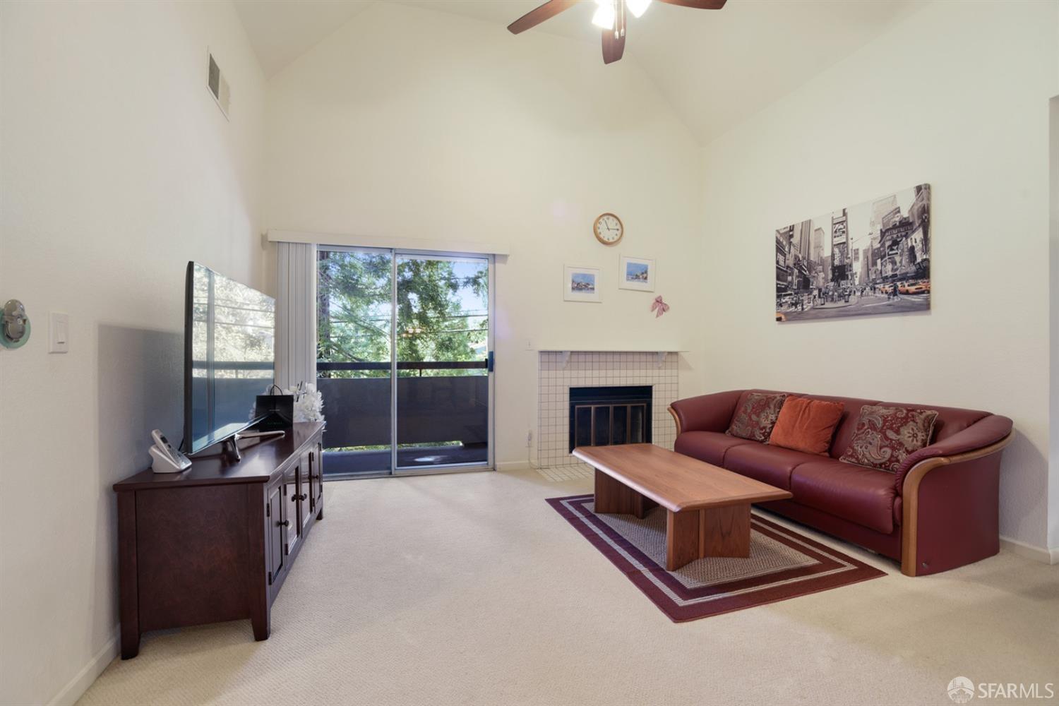 Detail Gallery Image 3 of 17 For 1310 Walden Rd #15,  Walnut Creek,  CA 94597 - 2 Beds | 2 Baths