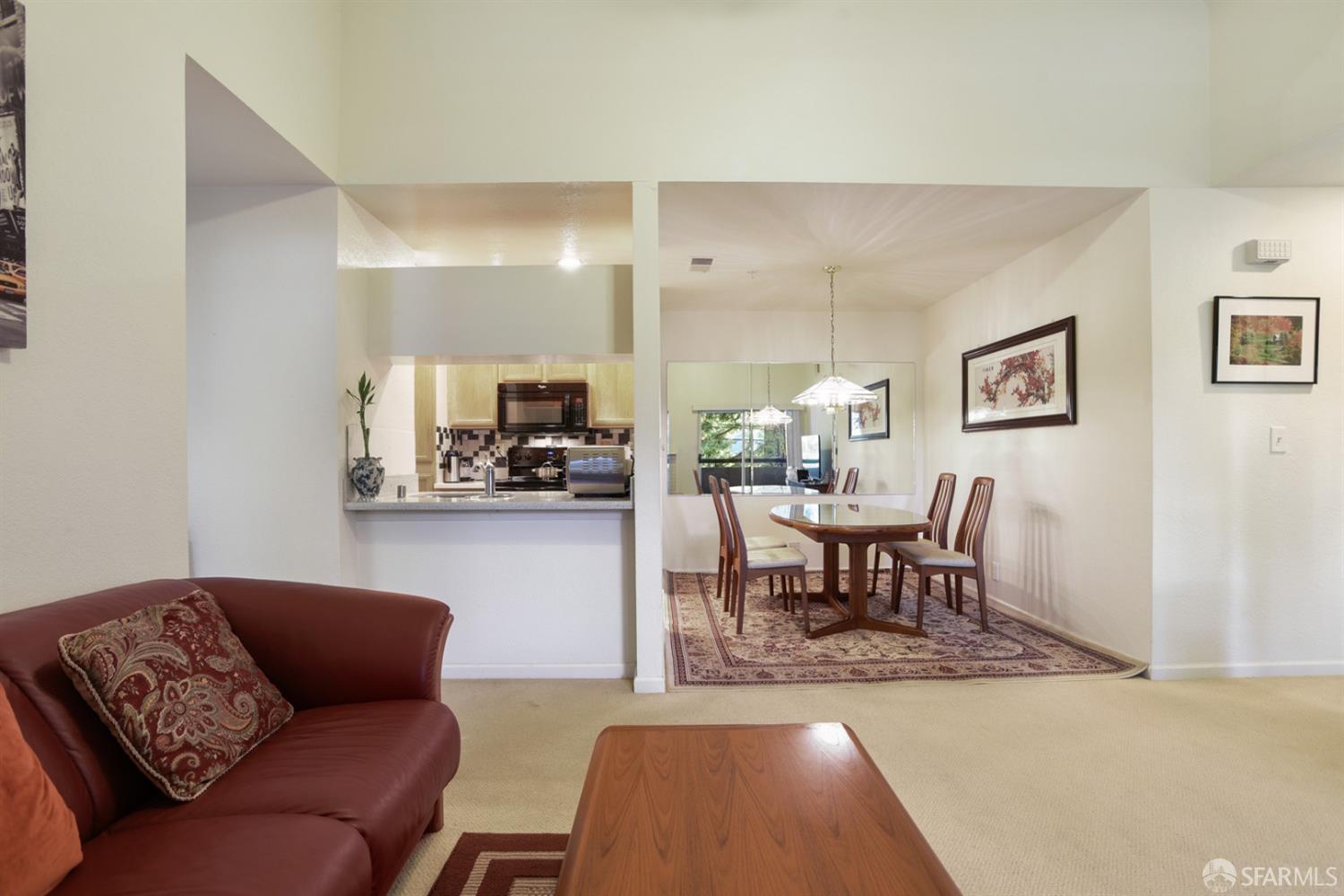 Detail Gallery Image 4 of 17 For 1310 Walden Rd #15,  Walnut Creek,  CA 94597 - 2 Beds | 2 Baths