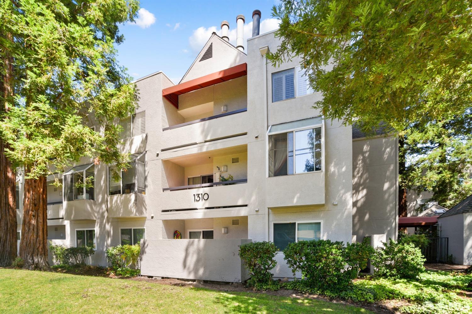 Detail Gallery Image 2 of 17 For 1310 Walden Rd #15,  Walnut Creek,  CA 94597 - 2 Beds | 2 Baths