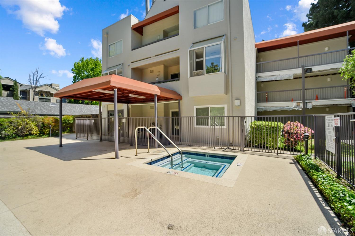 Detail Gallery Image 15 of 17 For 1310 Walden Rd #15,  Walnut Creek,  CA 94597 - 2 Beds | 2 Baths