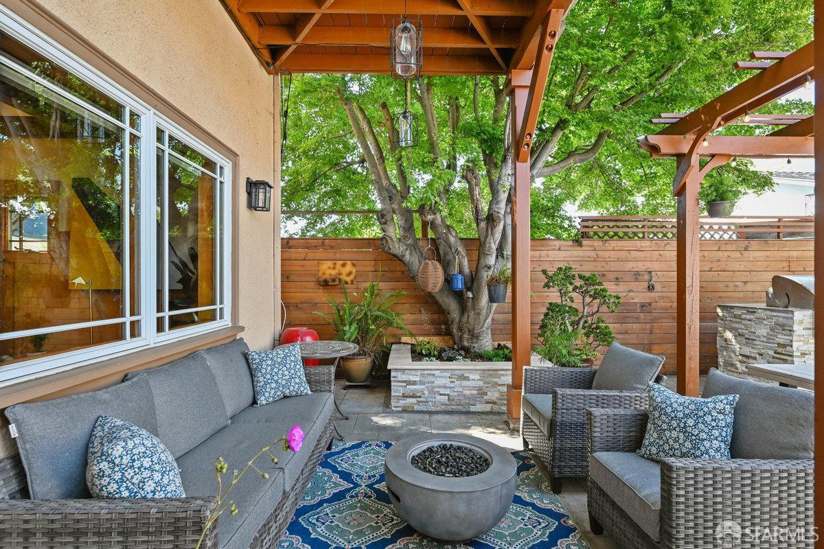 Detail Gallery Image 16 of 79 For 2445 Encinal Ave, Alameda,  CA 94501 - 3 Beds | 3 Baths