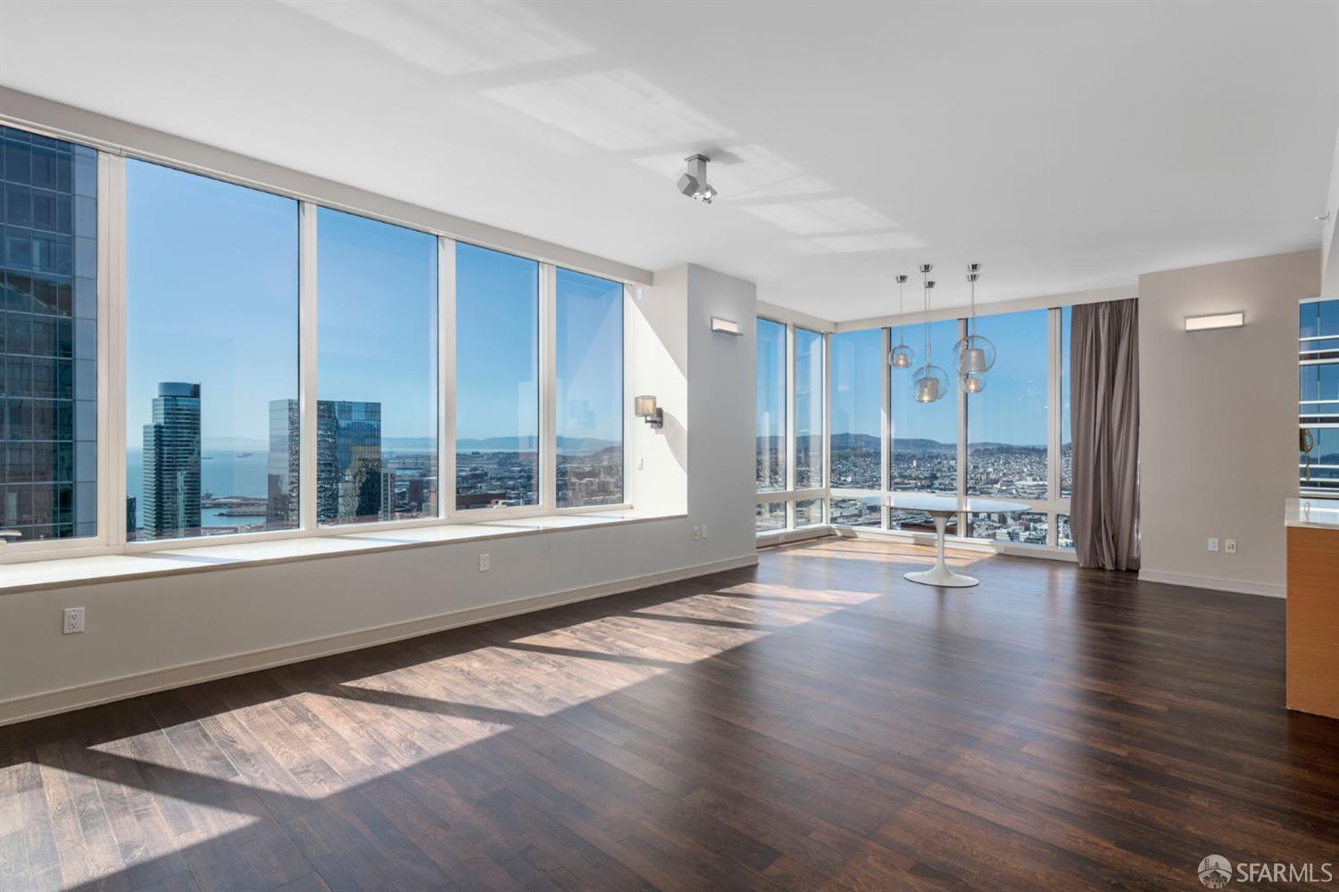 Detail Gallery Image 1 of 34 For 301 Mission St 56d,  San Francisco,  CA 94105 - 2 Beds | 3 Baths