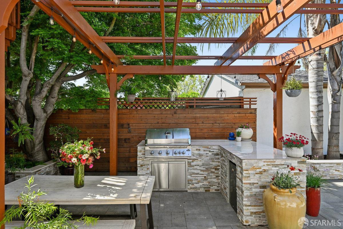 Detail Gallery Image 18 of 79 For 2445 Encinal Ave, Alameda,  CA 94501 - 3 Beds | 3 Baths