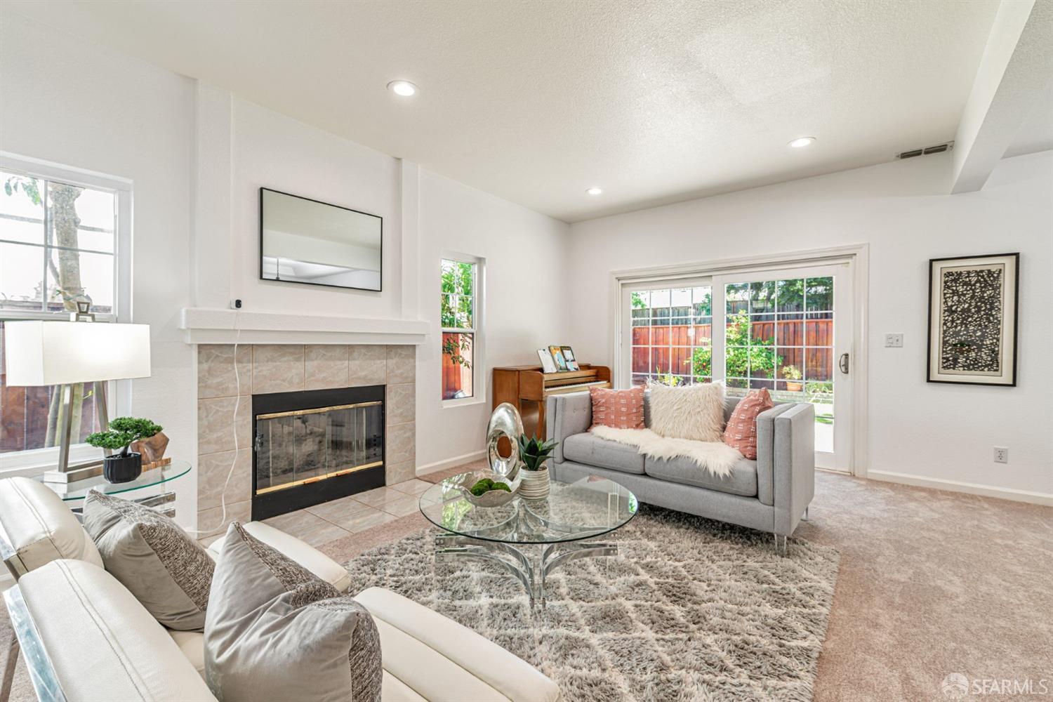 Detail Gallery Image 5 of 36 For 228 Stranahan Cir, Clayton,  CA 94517 - 3 Beds | 2/1 Baths