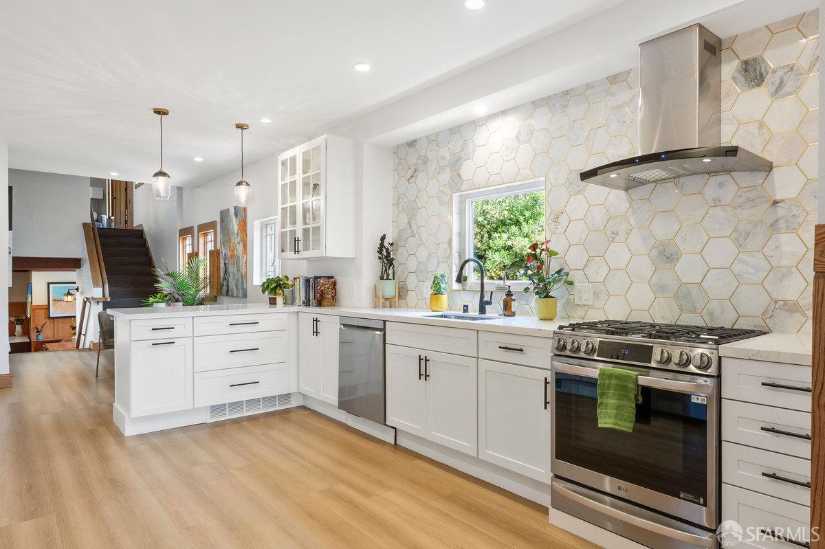 Detail Gallery Image 6 of 79 For 2445 Encinal Ave, Alameda,  CA 94501 - 3 Beds | 3 Baths