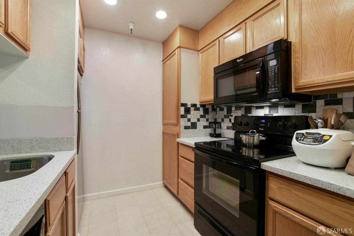 Detail Gallery Image 5 of 17 For 1310 Walden Rd #15,  Walnut Creek,  CA 94597 - 2 Beds | 2 Baths