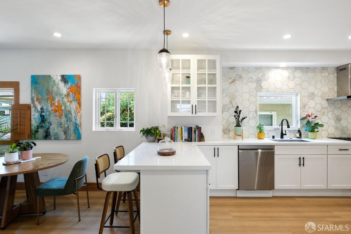 Detail Gallery Image 8 of 79 For 2445 Encinal Ave, Alameda,  CA 94501 - 3 Beds | 3 Baths