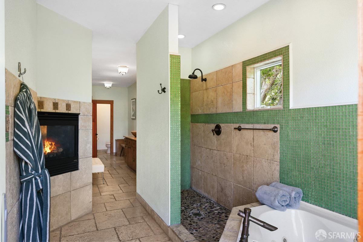 Detail Gallery Image 39 of 79 For 2445 Encinal Ave, Alameda,  CA 94501 - 3 Beds | 3 Baths